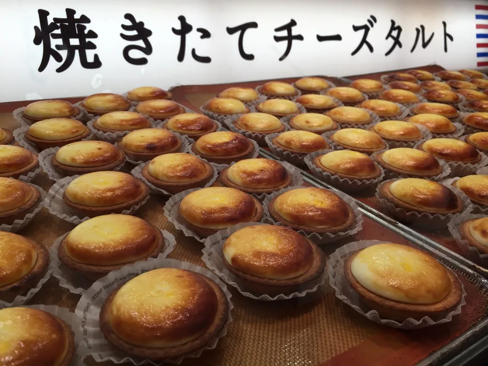 きのとや新千歳空港店で撮影された焼きたてチーズタルト